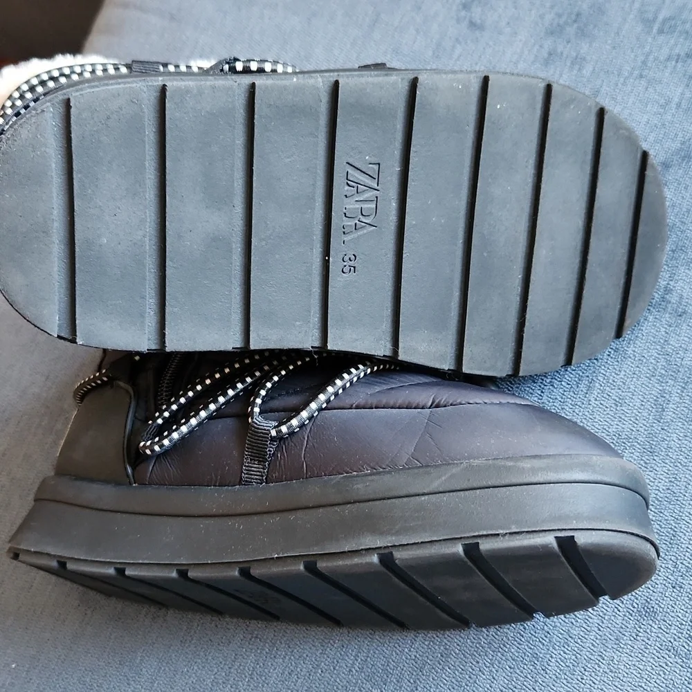 Zara Black Water Repellent Winter Kids Boots with Cream Sherpa Lining Size 35/3
